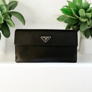 Prada Continental Wallet in Excellent Condition
